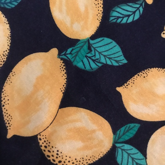 THE LIMITED Square Lemon Scarf - Picture 3 of 3